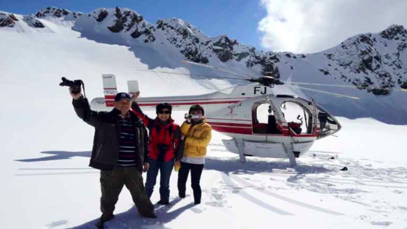 The forty minute Mt cook, Mt Tasman Snow Landing flight is the premier high alpine helicopter flight in New Zealand.